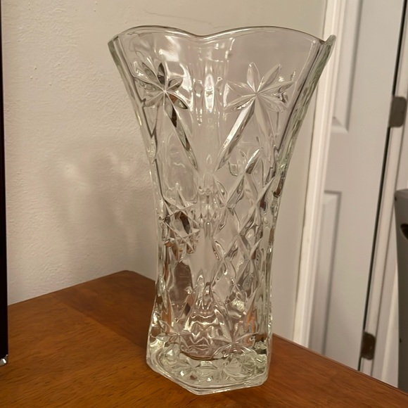 Vintage Anchor Hocking Heavy Lead Crystal Cut Glass Vase Starburst Pattern - Picture 1 of 13